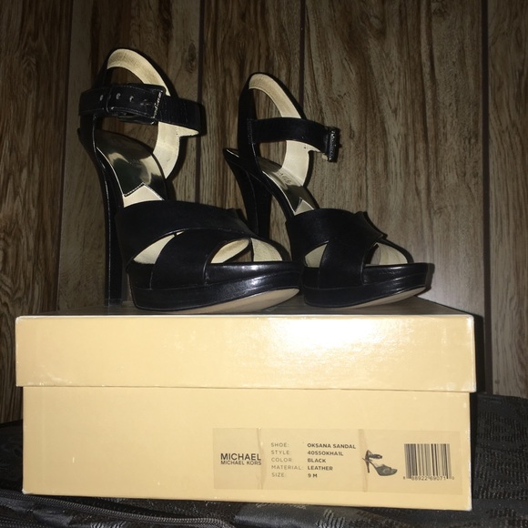 Michael Kors Oksana Sandal - Picture 2 of 6